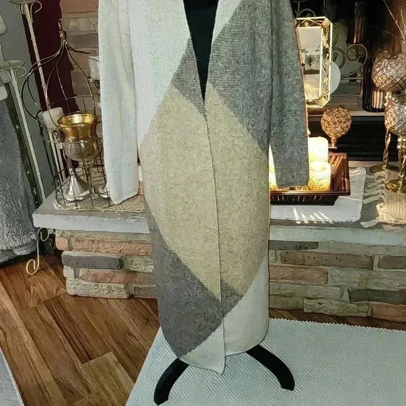 Sincerely Jules Long Sweater - Picture 2 of 4